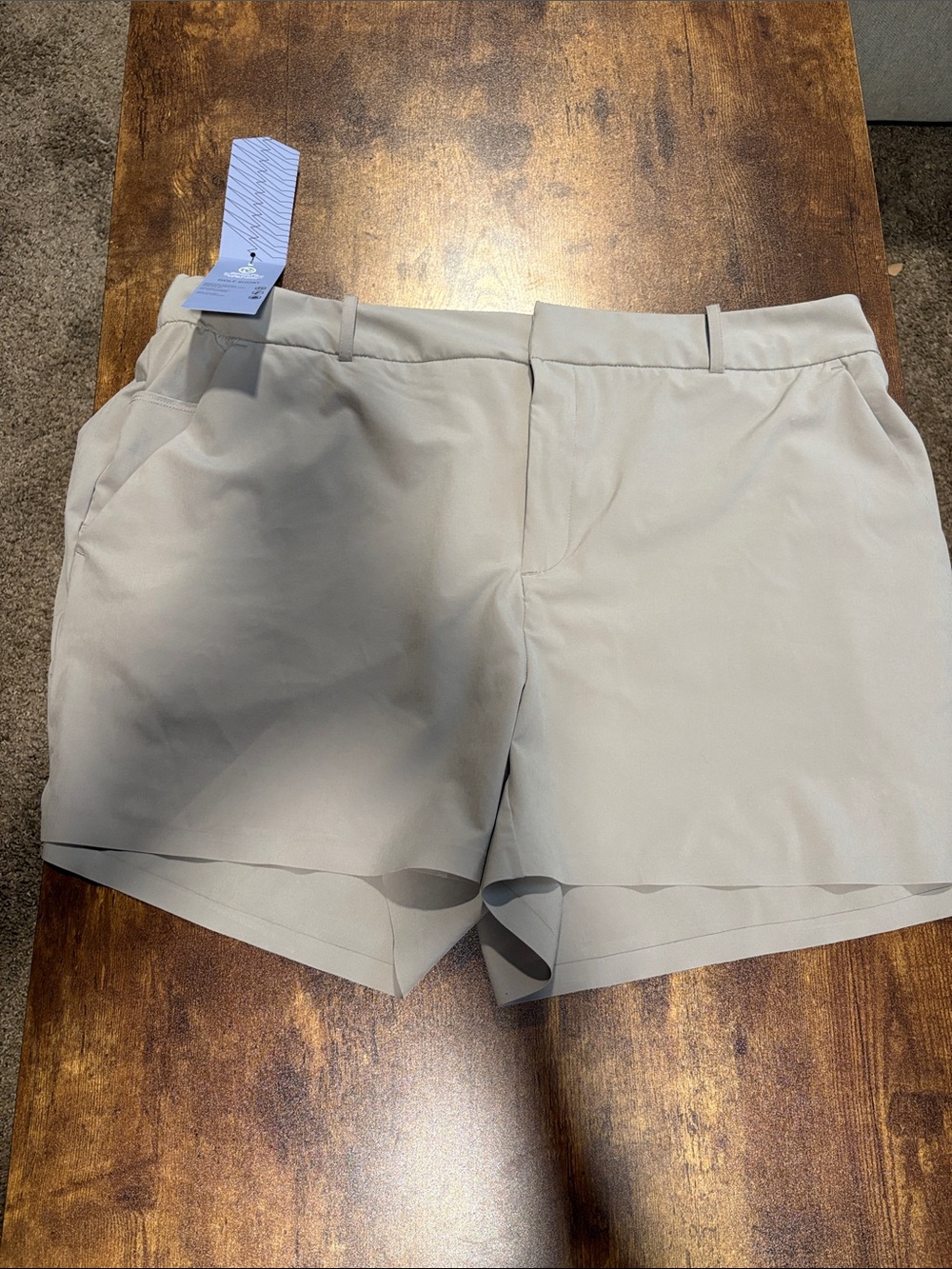 Woman’s Avia golf shorts size XXXL (22)